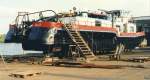 Das Schubschiff  SCH 2630  liegt am 27.04.1996 auf der Helling der Schiffswerft Tangermünde.