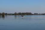 Blick auf Elbe und die Mündung der Havel / Gnevsdorfer Vorfluter (Markierung) am 17.03.2016.