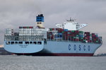 COSCO GLORY , Containerschiff, IMO 9466245 , Baujahr 2011 , 13092 TEU , 366 x 48m , 27.04.2016 Grünendeich