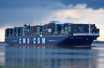 CMA CGM ALEXANDER VON HUMBOLDT , Containerschiff ,IMO 9454448 , Baujahr 2013 ,16000 TEU  , 396 x 54m , 28.04.2016 Grünendeich 