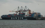 Hanjin Port Kelang Containerschiff beim Löschen der Ladung im Hamburger Hafen. IMO: 9312949, Baujahr: 2006 Länge: 304.00 m Breite: 40.00 m Tiefgang: 14.20 m Container: 6655 TEU Geschwindigkeit: 26.50 kn gesehen am 19.04.2007.