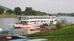 zu DDR-Zeiten als FRIEDRICH ENGELS bei der Weißen Flotte, 1991 umbenannt in  J. F. Böttger , seit 1992 außer Dienst, dann CVJM-Jugendschiff down by the riverside, liegt dieses dieselelektrische Seitenradschiff Baujahr 1963 (Schiffswerft Roßlau) am 26.09.2016 auf der Elbe am Anleger der Schiffs- und Yachtwerft Dresden-Laubegast
