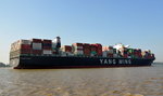 YM WELLNESS  Containerschiff von Yang Ming am 14.09.16 bei Wedel auslaufend, Heimathafen Hong Kong,  IMO: 9704623, Länge: 368m, Breite: 51m, Teu: 13800. 