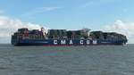 Containerschiff  Vasco de Gama  vor Cuxhaven, 10.9.2015    Das Schiff befand sich auf seiner ersten Fahrt um die Welt und ist das derzeit größte Containerschiff der Welt.