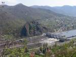 Elbe in Bhmen bei Usti nad labem (Aussig) mit Stauwehr und Schleuse am Schreckenstein (Strekov) vom linkselbischen Hang aus gesehen; 24.04.2008    