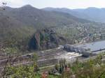 Elbe in Bhmen bei Usti nad labem (Aussig) mit Stauwehr und Schleuse am Schreckenstein (Strekov) vom linkselbischen Hang aus gesehen; 24.04.2008    