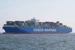COSCO ENGLAND , Containerschiff , IMO 9516428 , 13386 TEU  , Baujahr 2013 , 366m × 51.2m ,  bei der Alten Liebe Cuxhaven am 06.09.2018 