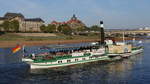 Wegen des extremen Niedrigstandes der Elbe (Dresdner Elbpegel 60 cm) ist die DIESBAR (ex PILLNITZ) eines der wenigen Schiffe, die noch verkehren können.