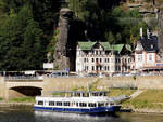 Das tschechische Ausflugsschiff Bohemia, Děčín (bis 2013  Elbe-Star , Hitzacker) ENI 04028620 auf der Labe (Elbe) bei Hrensko (Herrnskretschen); 10.07.2019
