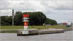 Das Molenfeuer 4 an den Zufahrten zu den  neuen  Schleusen des Nord-Ostsee-Kanals in Brunsbüttel. Das Molenfeuer 3 ist wegen der Bauarbeiten für die fünfte Schleusenkammer abgebaut worden. 08.07.2019