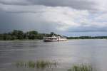 Fahrgastschiff  GROSSER KURFÜRST (05600360 , 51,08 x 8,20m) befuhr am 06.07.2020 die  ELBE  zw. Hämerten und Storkau zu Tal.  