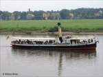 Der historische Schraubendampfer  Sachsenwald  der Personenschiffahrt Oberelbe (Frenzel), Pirna kommt die Elbe abwrts nach Dresden, 03.09.2005  