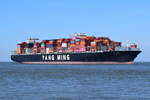 YM WREATH , Containeraschiff , IMO 9708473 , 368 x 51 m , Baujahr 2017 , 13800 TEU , 18.04.2022 , Cuxhaven