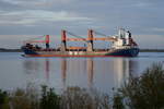 ELARA , General Cargo Schiff , IMO 9437323 , Baujahr 2010 , 166 x 23 m , 1011 TEU , Lühe - Deich , 22.10.2025 