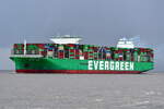 EVER ALOT , Containerschiff , IMO 9893955 , Baujahr 2022 , 400 x 61 m , 24004 TEU , 27.10.2025 , Cuxhaven , Alte Liebe
