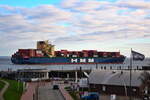 HMM JAKARTA , Containerschiff , IMO 9323522 , Baujahr 2007 , 304 x 40 m , 24.12.2025 , Cuxhaven , Alte Liebe , 