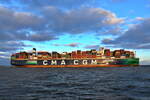 CMA CGM TROCADERO , Containerschiff , IMO 9839167 , Baujahr 2021 , 399,9 x 62 m , 23104 TEU ,Cuxhaven , Alte Liebe , 24.12.2025 , 
