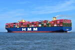 HMM ALGECIRAS , Containerschiff , IMO  9863297 , Baujahr 2020 , 400 x 61 m , 23964 TEU , 16.04.2026 , Alte Liebe Cuxhaven