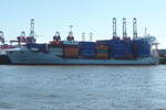 Das Containerschiff SKALAR (IMO 9458975), Bj 2012, Flagge PRT. Auf der Elbe bei Hamburg-Waltershof. Aufnahmedatum: 18.08.2025.