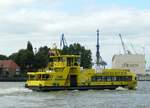 F�hre  GRASBROOK  (ENI 04814640 , 33,40 x 8,30m) am 23.07.2026 auf der  NORDERELBE  im Hafen Hamburg zu Tal.