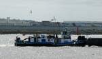 Schubboot  EDO  (ENI 05608640 , 23,21 x 8,19m)  schob am 23.07.2026 einen Leichter auf der  ELBE  H�he Airbus zu Tal.