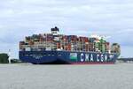 CMA CGM LOUVRE  (IMO 9839143 , 399,9 x 62m) befuhr am 10.09.2026 H�he Wedel die  ELBE  zu Berg zum Hafen Hamburg .