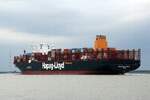 SINGAPORE EXPRESS  (IMO 9543093 , 399,9 x 61m) verlie� am 11.09.2026 Hamburg mit sehr wenigen geladenen Containern. Hier zu sehen auf der  ELBE  zu Tal H�he L�he.