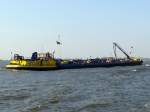 Tanker ALMERODE (95 x 9 m), auf der Elbe bei Blankenese; Hamburg, 16.04.2009
