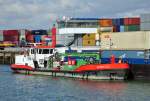 Tankschiff  Schieplus  beim Betanken eines Containerschiffes im Rotterdamer Hafen - 15.09.2012