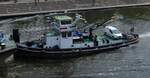 Schubboot JILL-F, (ENI 02312555), auf der MAAS zu Tal in Maastricht.