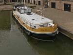Hausboot Hetty Danora liegt im Bassin,dem alten Bootshafen von Maastricht. 04.2024