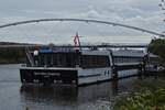 Hotelschiff Reise Riese Symphony, ENI 04802330, L 110m; B 11,40 m; Passagiere 140; gemeldet in Basel liegt am Anleger in Maastricht.