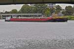 Schubboot MOVER 2, schiebt einen Leichter zu Berg auf der Maas durch Maastricht.