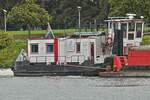 Schubboot MOVER 2, schiebt einen Leichter zu Berg auf der Maas durch Maastricht.
