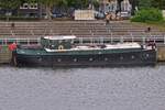 Hausboot RICCALL, gemeldet in Hull (UK) hat an der Anlegemauer für Boote im Hafen von Maastricht festgemacht. 09.2025