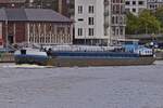 Tankmotorschiff NIL DESPERANDUM; ENI 02204988, L 84,65 m; B 8,20 m; BJ 1979; als GMS Henriette, von der De KAAP Werft  Meppel, (NL), 1986 auf 85 m verlngert, 1996 zum Tankmotorschiff umgebaut.