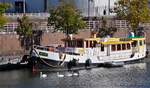 MIRO, ENI 03010316; L 22,45 m; B 4,52 m; BJ 1916; Bau Werft: Gebr. Boot in Alphen a/d Rijn; EX Namen: ALVERNA / EGBERT / JANNY / ELISABETH /  Boot ist für Boat & Bike Tours unterwegs, Das Boot hat im Bootshafen in Maastricht angelegt. 10.2025 MIRO, ENI 03010316; L 22,45 m; B 4,52 m; BJ 1916; Bau Werft: Gebr. Boot in Alphen a/d Rijn; EX Namen: ALVERNA / EGBERT / JANNY / ELISABETH /  Boot ist für Boat & Bike Tours unterwegs, Das Boot hat im Bootshafen in Maastricht angelegt. 10.2025