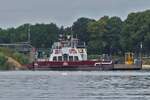 Arbeitsschiff JOl�, ENI 02314658, ehemals F�hre, liegt am Ufer der Maas nahe Maastricht an einer Baustelle.