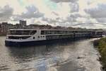 KGFS AVALON IMPRESSION, ENI 02335436, L 135 m, B 11,45 m, Passagiere max 168, am Ufer der Maas in Maastricht.