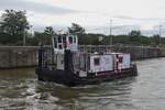 Schubboot MOVER 2, ENI 02323672, L 16,40 m, B 8,15 m, zu Tal auf der Maas nahe Maastricht.