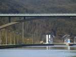 Deutschland, Rheinland-Pfalz, die Schleuse Kanzem im Hintergrund liegt in einem 2,9 km langen Schleusenkanal der Saar, 14.04.2013