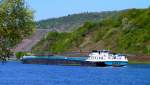 Das schiebende Motorgüterschiff Amesha II auf dem Weg von Bullay nach Neef auf der Mosel, 23.04.2015