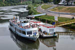 Rundfahrtschiff MS UNDINE II auf der Mosel in Trier kurz vor dem Ablegen (2018-07-28)