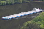 Motorschiff ORA ET LABORA, ENI 02326959, Baujahr 2005, Heimathafen Werkendam (NL), fährt in die Saarschleife bei Orscholz ein.