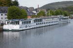 RHEIN PRINZESSIN, Kabinenfahrgastschiff der Reederei Princess River, ENI 07001717, Bj 1995, Flagge SUI. An der Anlegestelle auf der Saar bei Saarburg am 27.09.2026.