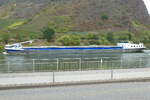 G�termotorschiff AQUILA, ENI 244650931. Auf Talfahrt am 02.10.2026 auf der Mosel bei Cochem.