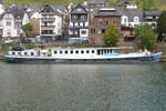 Kabinenfahrgastschiff IRIS, ENI 03051067, Bj 1951. Am rechten Moselufer bei Cochem am 02.10.2026.