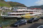 Fahrgastschiff TREIS-KARDEN, ENI 04303290, Bj 1970, Reederei Personenschifffahrt Gebr. Kolb, Briedern. Am 02.10.2026 am Schiffsanleger an der Mosel bei Cochem.