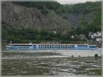 Passagierschiff  TUI SONATA , Bj 2010, L 135 m, B 11,40 m, hat fr 188 Fahrgste platz, aufgenommen in der Nhe von Kaub am 25.06.2011. 