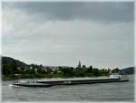Das Frachtschiff  NEW YORK CITY  fhrt am 24.06.2011 Flussaufwrts an Spay vorbei.